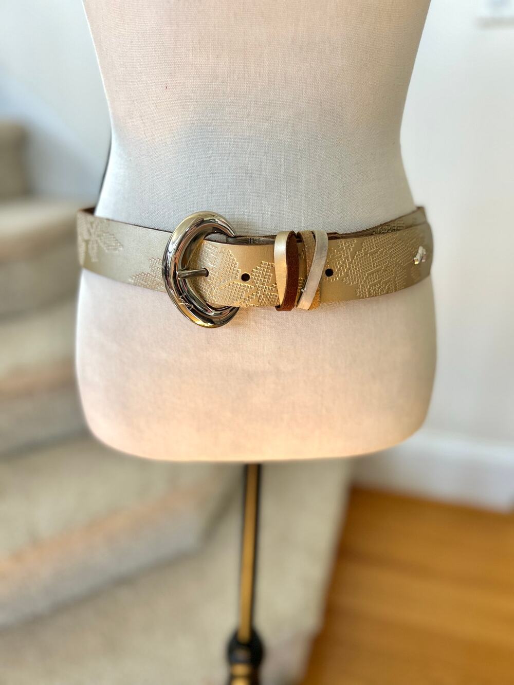 Velez Chunky Gold Leather Cross Stitch Floral Silver Buckle Western Belt S/34